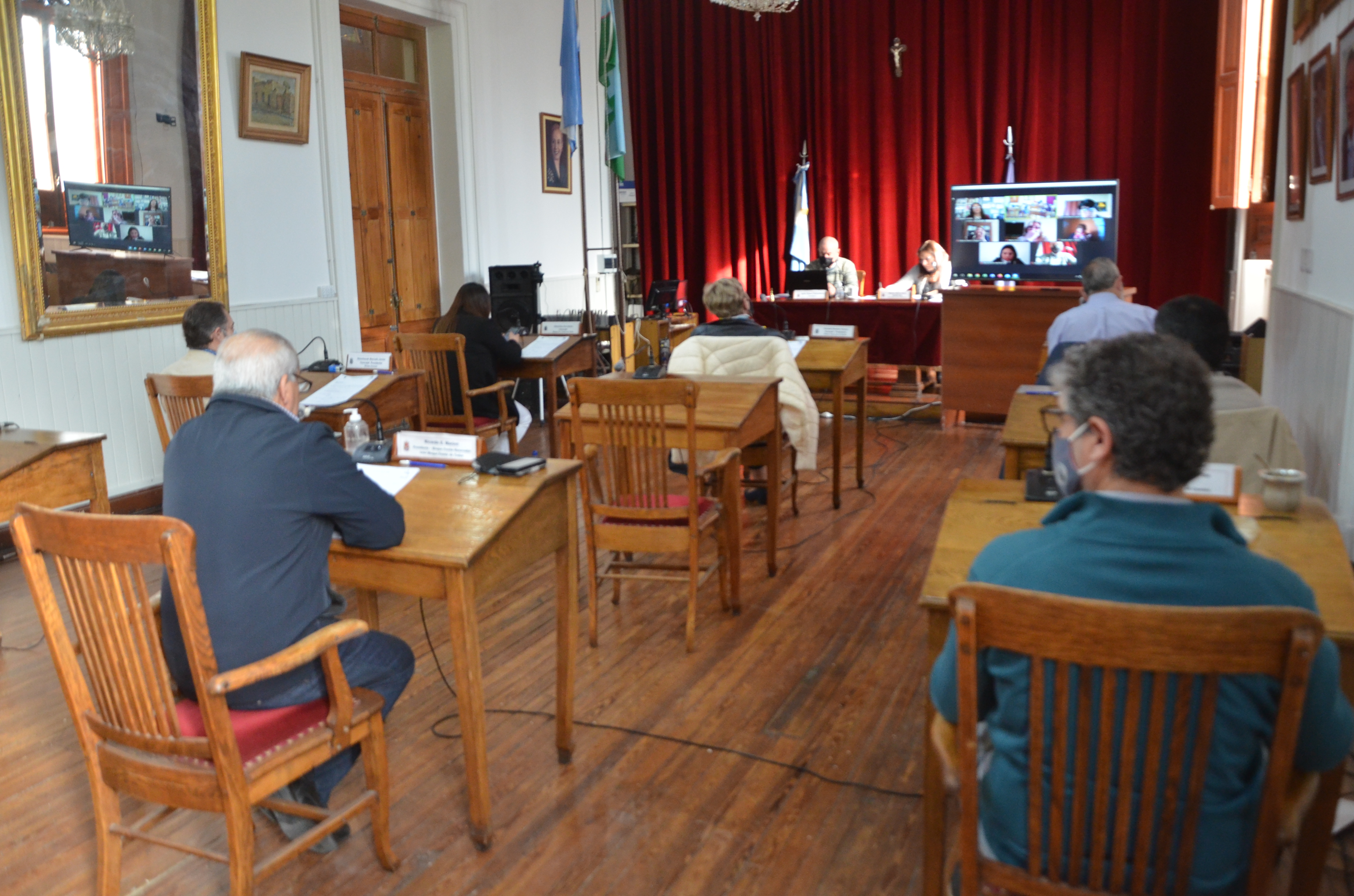 CON PRECENCIALIDAD SE REALIZO LA 13º SESION ORDINARIA