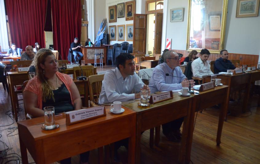 SE REANUDA LA SESION