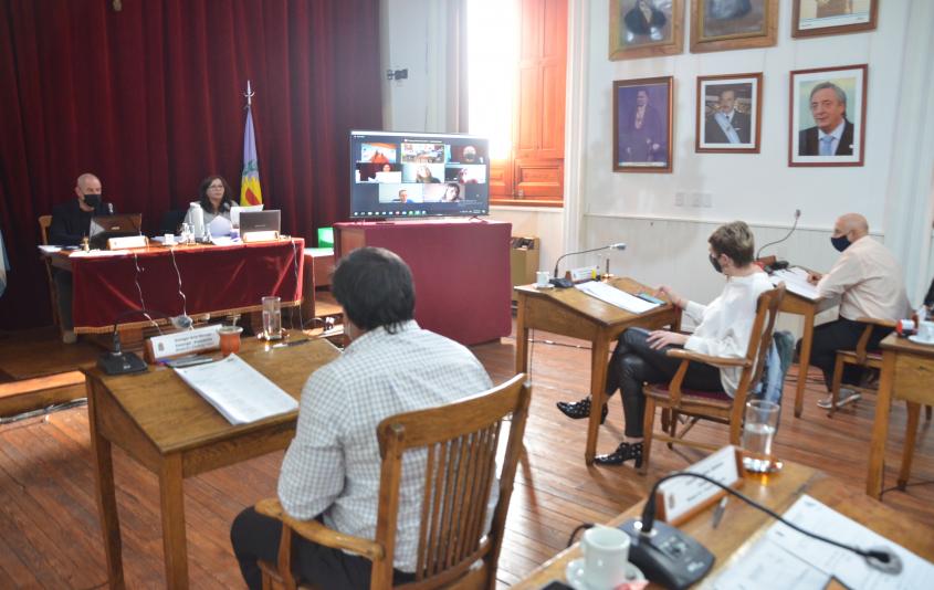 EXTENSA SESIÓN A CUARTO INTERMEDIO