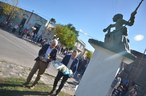 “Las guerras no son buenas ni malas, ni justas ni santas, son hechos lamentables que enlutan a los pueblos” – Julio Aro